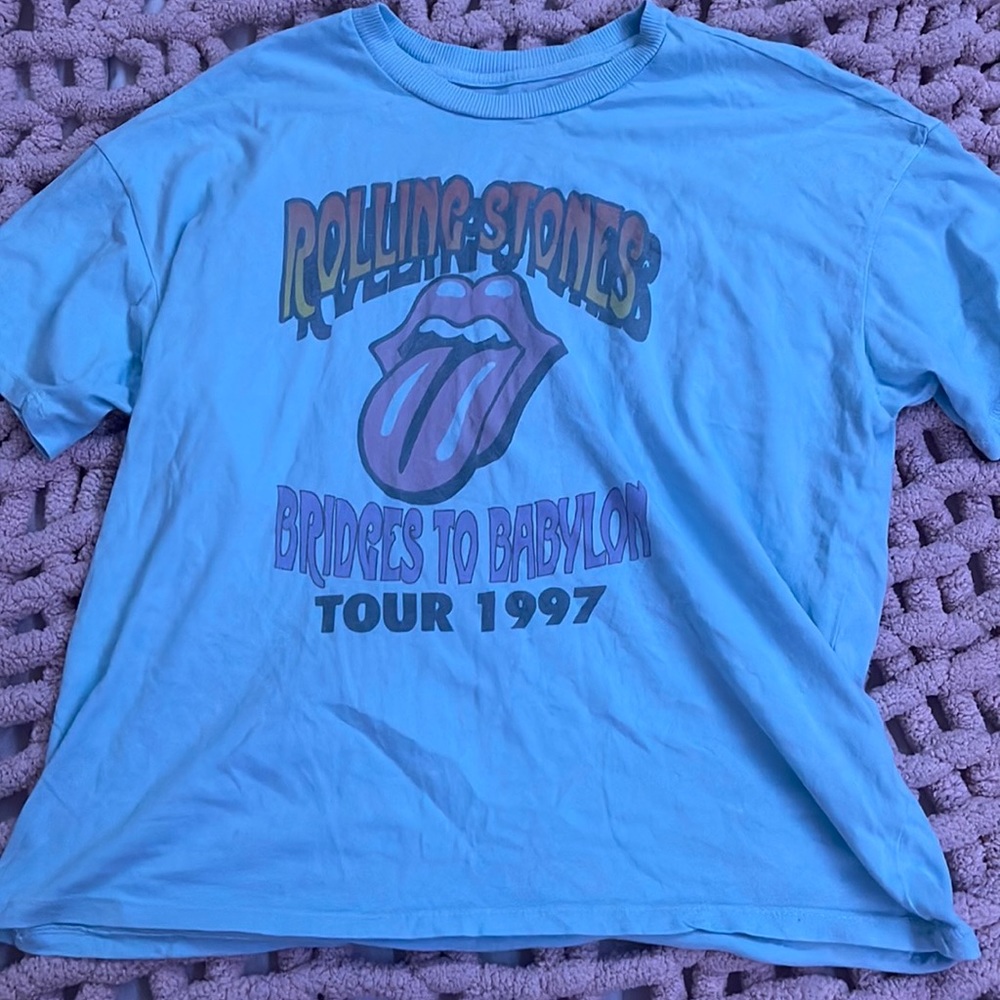 blue shirt